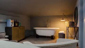 Standard Suite | Bathroom shower