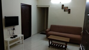 TV - 2 Bedroom Apartment near Basavatarakam Indo American Cancer Hospital. (Hyderabad)