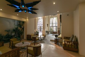 A spacious lobby with a high ceiling, a central seating area, and large windows allowing natural light. - Hari Residence & Spa (Siem Reap)