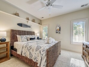 4 bedrooms, iron/ironing board, Internet, bed sheets