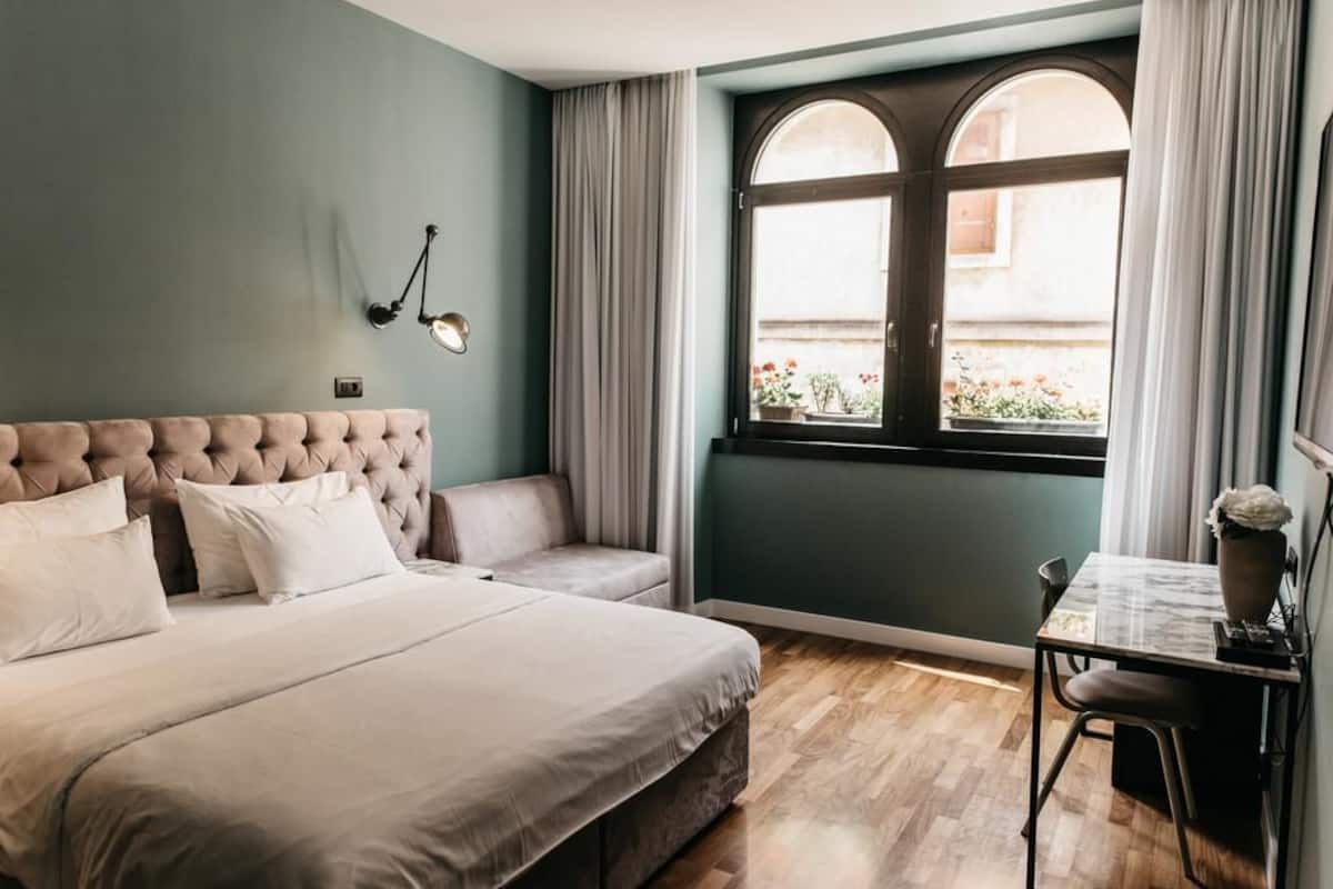 Deluxe Double or Twin Room (3)