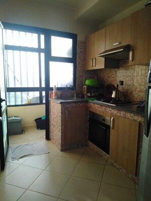 City Apartment, Non Smoking, City View | Private kitchen | Fridge, oven, cookware/dishes/utensils