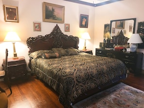 Marco Polo Suite | Desk, free WiFi - The Villa Bed and Breakfast (Daytona Beach)