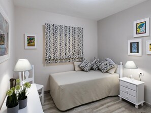 2 bedrooms, iron/ironing board, Internet