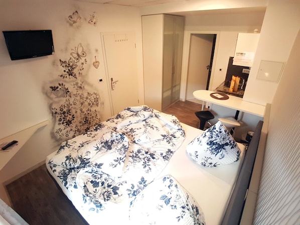 Chambre Double Supérieure, 1 grand lit, non-fumeur, réfrigérateur et four à micro-ondes