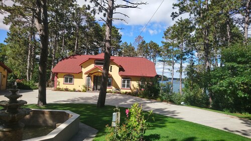 Beautiful house on the lake.