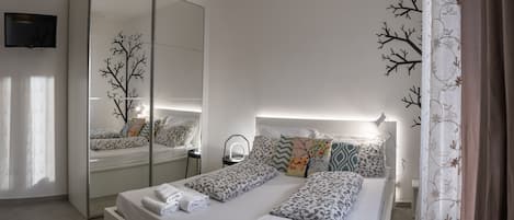 1 habitación, tabla de planchar con plancha, wifi gratis y ropa de cama