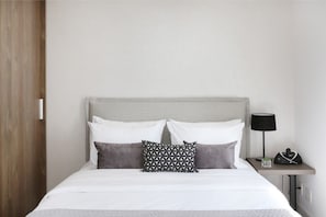 In-room safe, iron/ironing board, WiFi, bed sheets - Spacious and fully equipped studio in Berrini Ponte Estaiada (Cidade Monções)