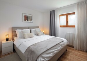 3 室のベッドルーム、アイロン / アイロン台、WiFi、ベッドシーツ