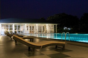 2 outdoor pools, pool loungers - Grandiose Fairway Galle (Galle)