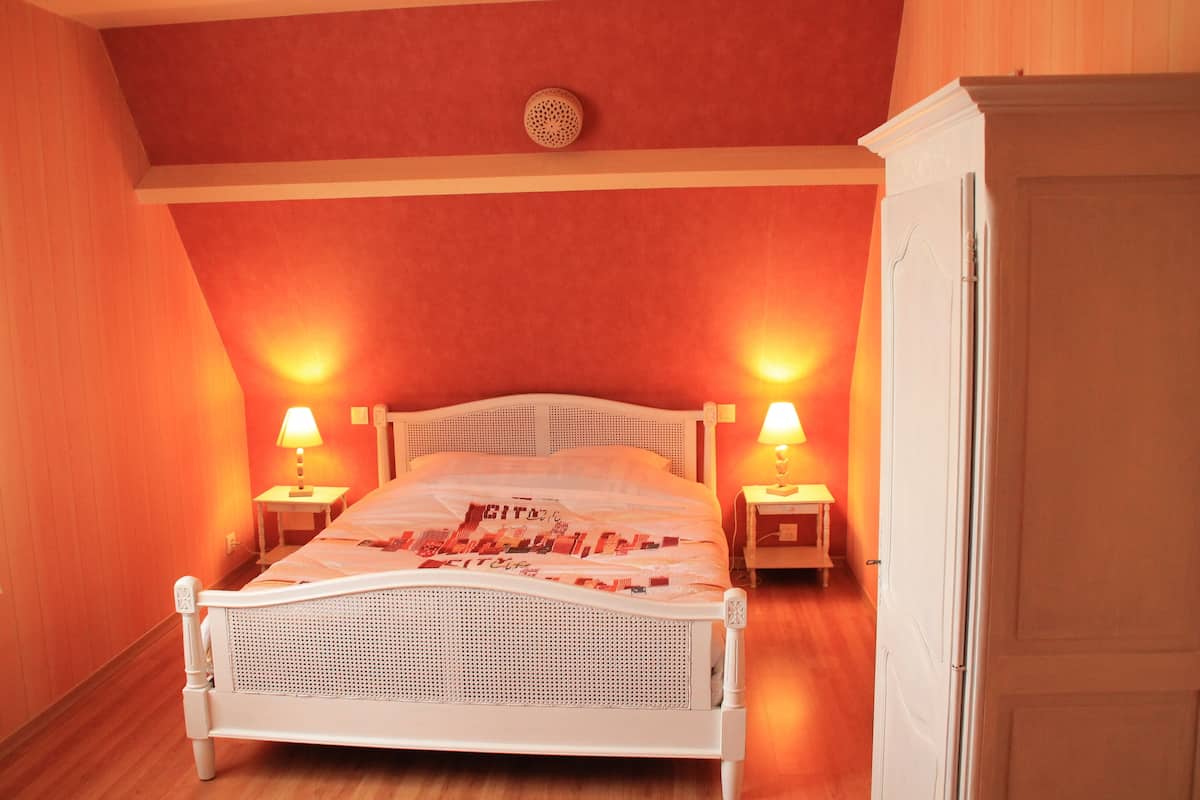 Suite, 2 habitaciones | Tabla de planchar con plancha, cunas gratuitas y wifi gratis
