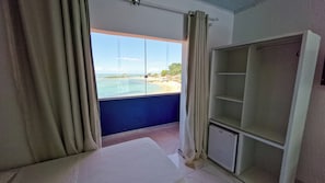 Apartamento Casal com Varanda e Vista Mar | Minibar, individually decorated, individually furnished, desk - Pousada Ilha do Sol (Cairu)