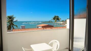 Apartamento Quadruplo com Varanda e Vista Mar | Näkymä huoneesta