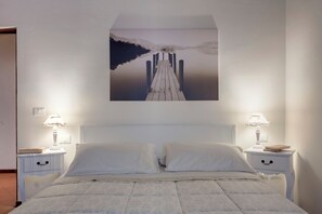 3 habitaciones, escritorio, tabla de planchar con plancha y wifi gratis 