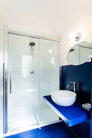 Shower, towels