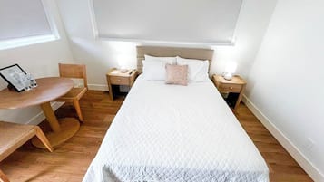 Standard Studio | Desk, iron/ironing board, free WiFi, bed sheets