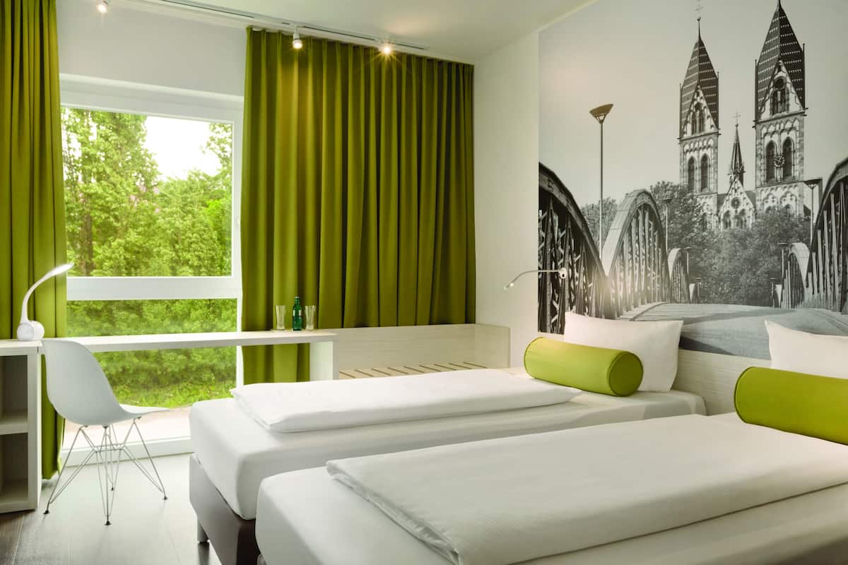 Premium bedding, in-room safe, desk, laptop workspace