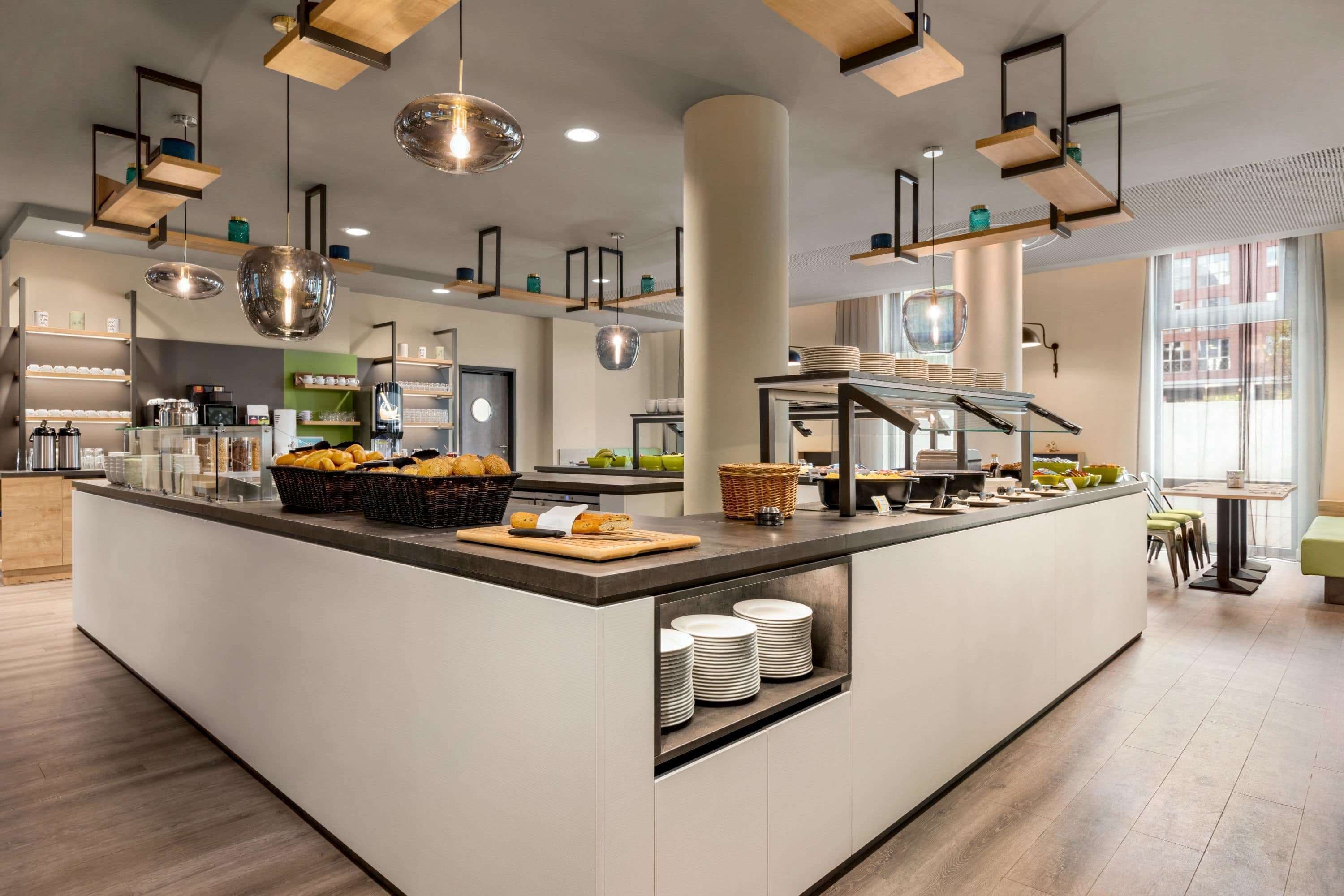 Petit déjeuner buffet (16 EUR par personne)