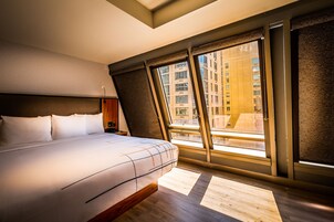 Premier Room, 1 King Bed, Non Smoking | In-room safe, desk, iron/ironing board, free cribs/infant beds