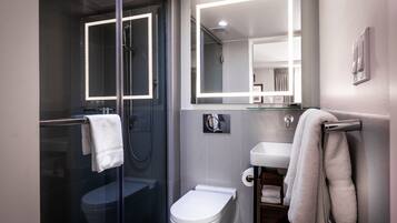 Room, 1 King Bed, Non Smoking | Bathroom