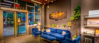 La Quinta Inn & Suites by Wyndham Times Square South