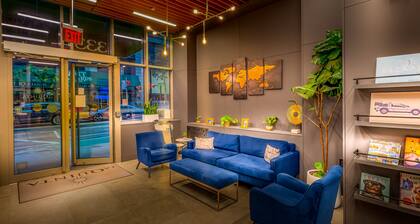 La Quinta Inn & Suites by Wyndham Times Square South