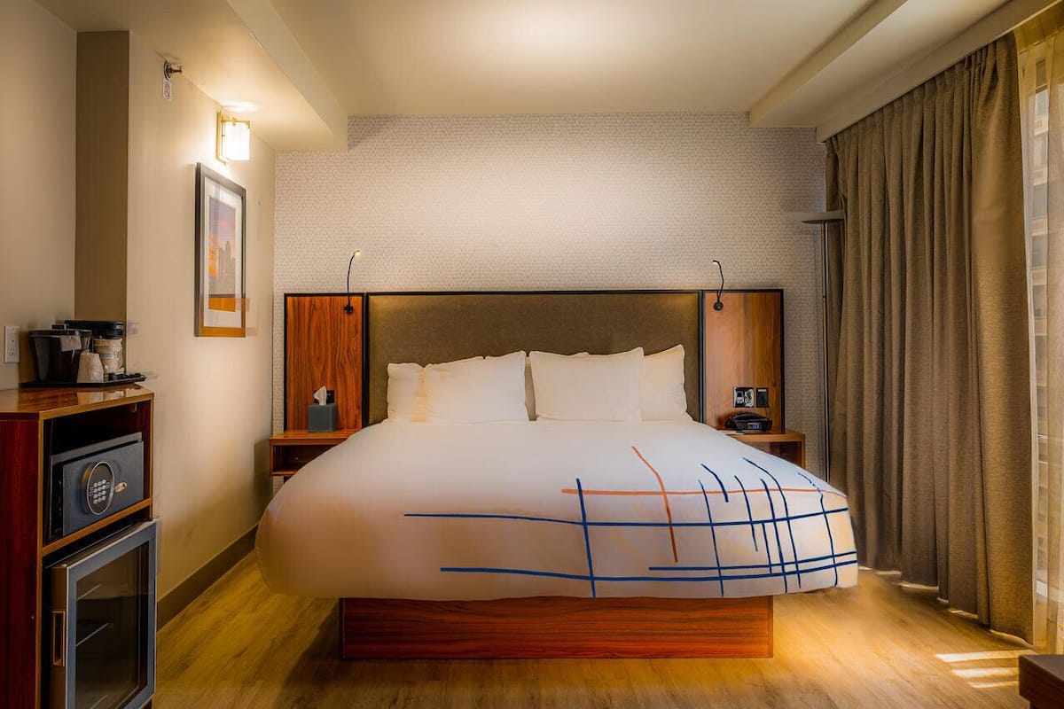 Premier Room, 1 King Bed, Non Smoking