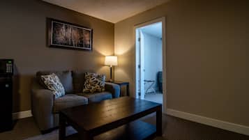 Suite, 1 Queen Bed | Blackout drapes, iron/ironing board, free WiFi, bed sheets