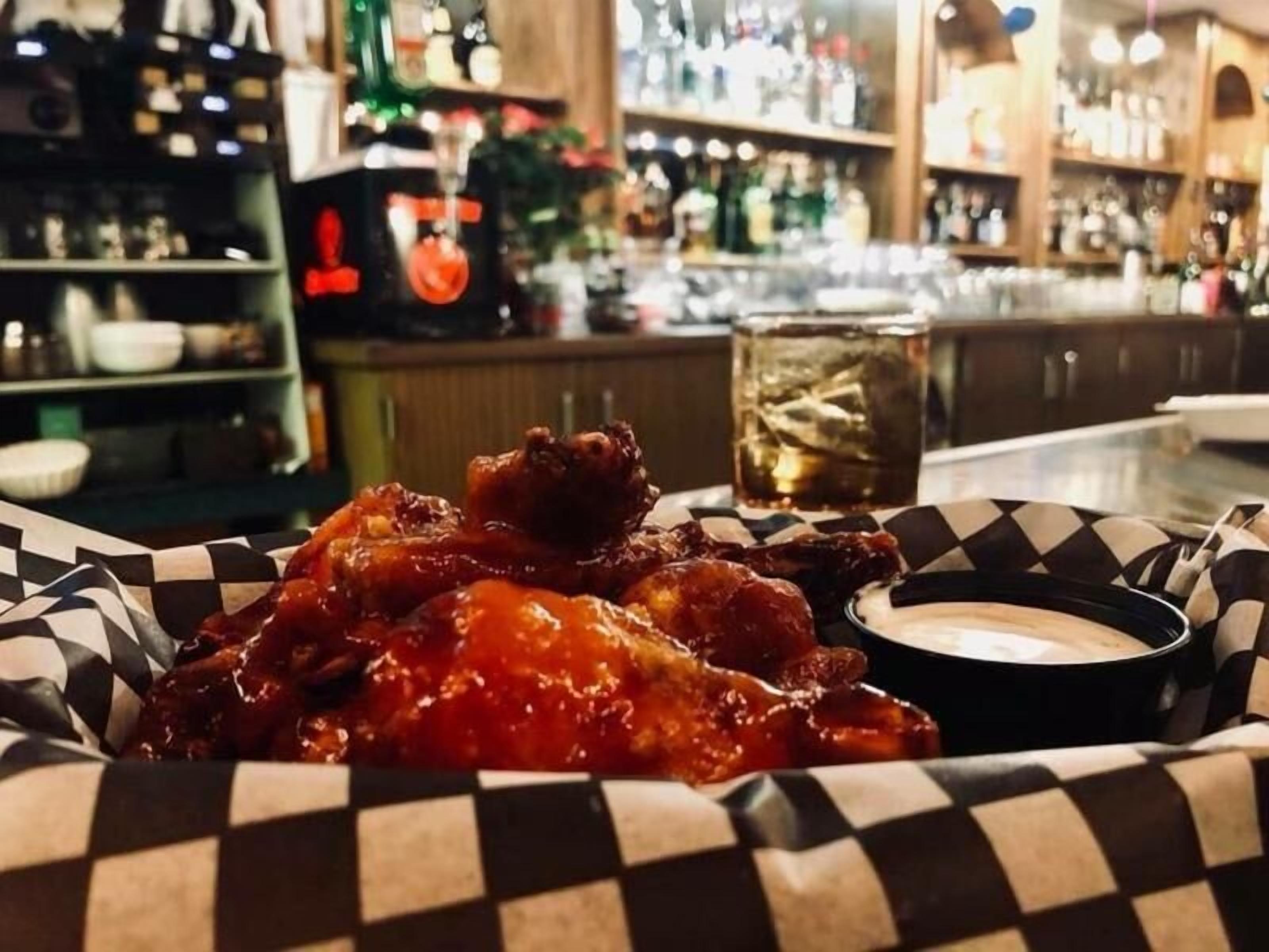 2 restaurants, breakfast served