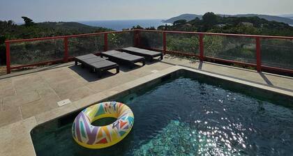 Paradis naturiste villa avec piscine vue sur mer