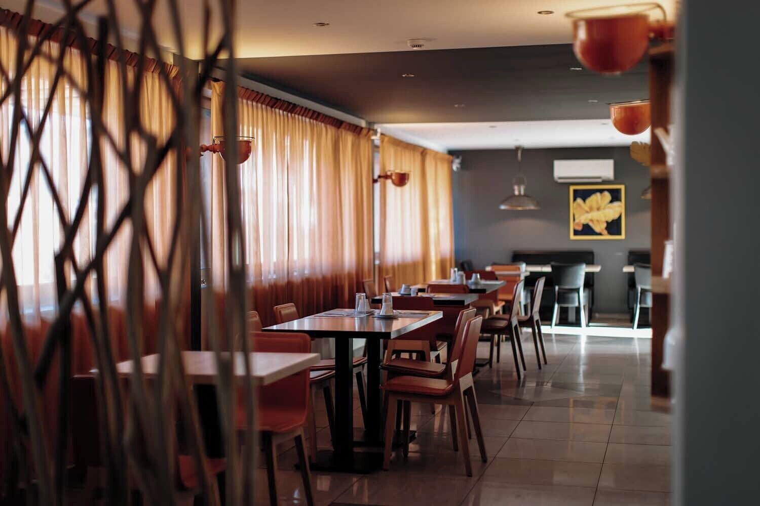 lunch and dinner served, french cuisine