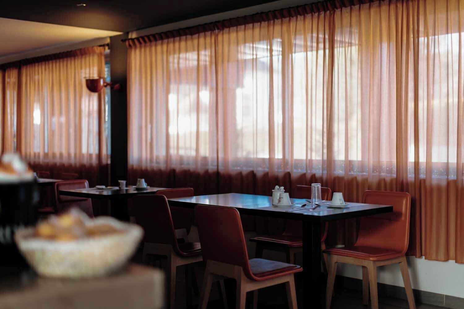 lunch and dinner served, french cuisine