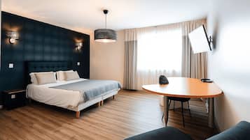 1 bedroom, premium bedding, memory-foam beds, minibar