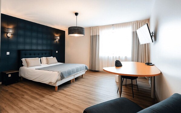 Literie de qualité supérieure, matelas mémoire de forme, minibar