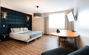 1 bedroom, premium bedding, memory foam beds, minibar