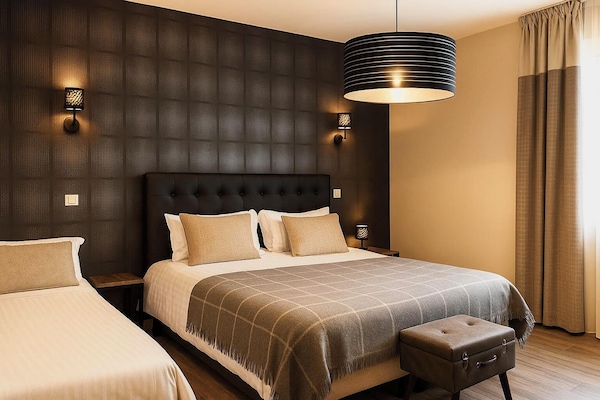 Luxe beddengoed, bedden met traagschuimmatrassen, een minibar