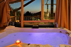 Basic Suite (biktapuz) | Private spa tub