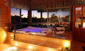 Basic Suite (biktapuz) | Bathroom | Separate tub and shower, jetted tub, rainfall showerhead, hair dryer