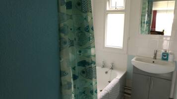 Duschwanne, Haartrockner, Toilettenpapier