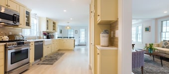 バーンズテーブルハーバーへの見事な新しく改装された家の階段、14泊; 066-Ba