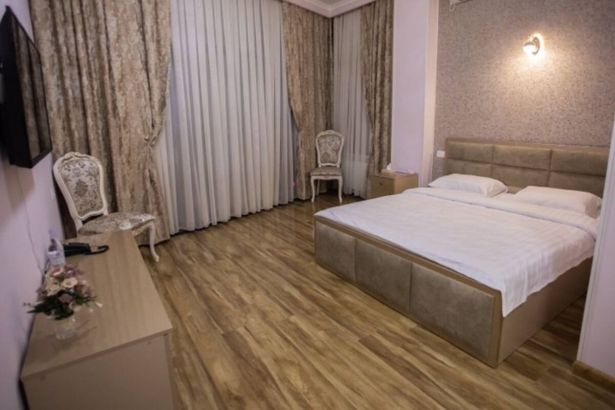 Deluxe Room | In-room safe, individually decorated, individually furnished