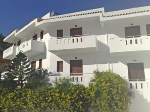Exterior - Neos Ikaros (Agios Vasileios)