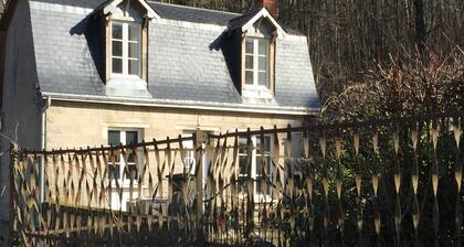 Cottage in the quiet countryside edge of Cherval Chenonceau