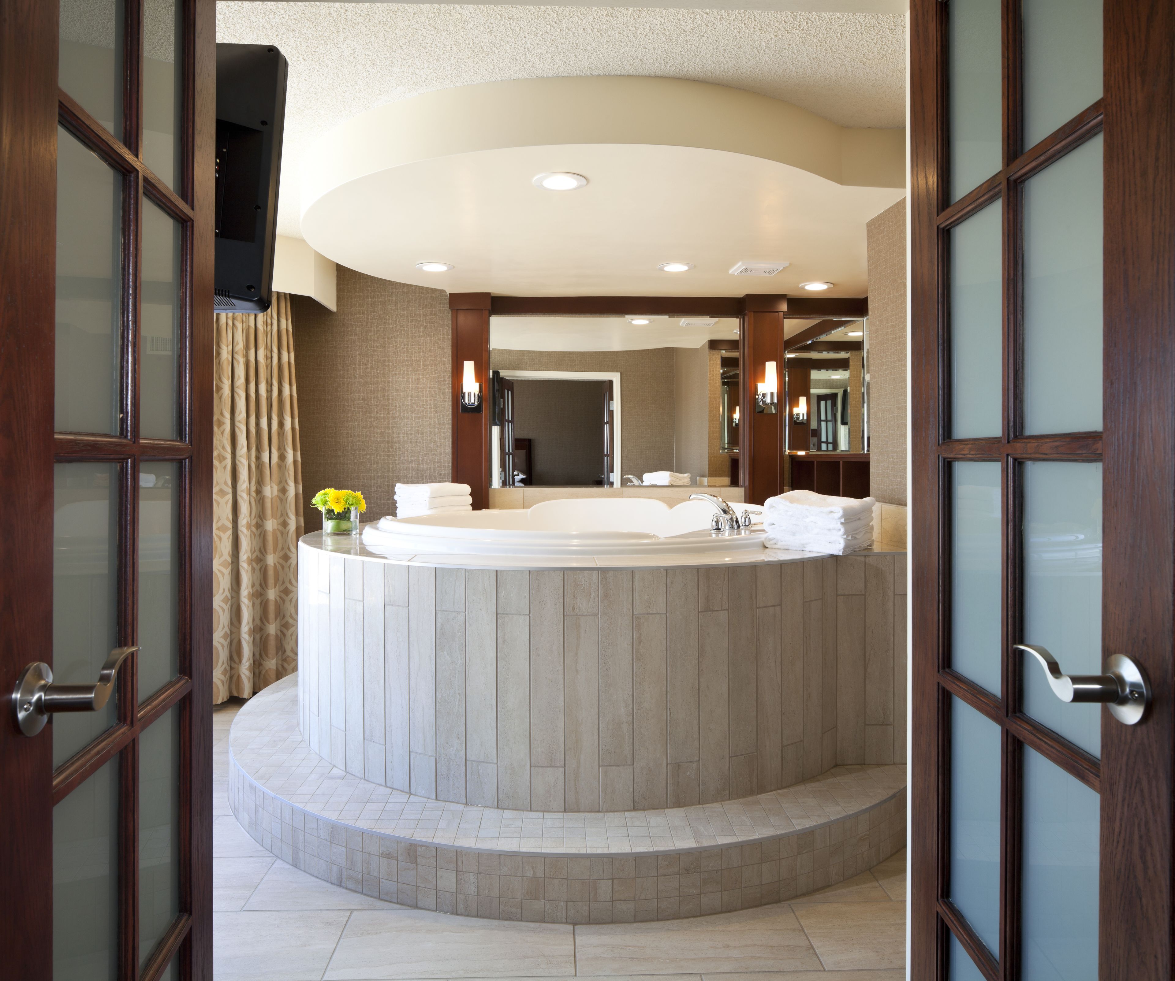 king jacuzzi suite | private spa tub