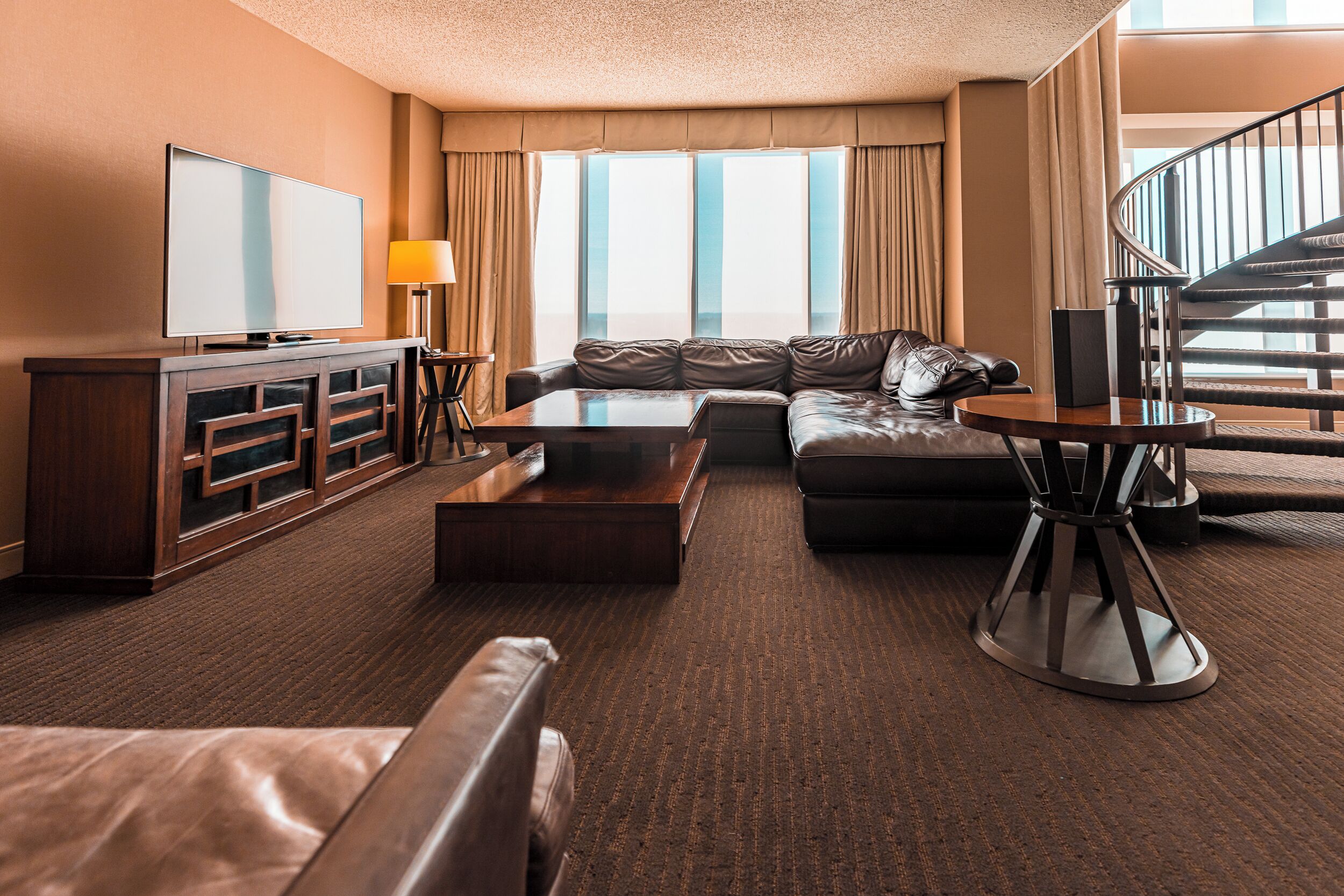 Habitación presidencial, 1 cama King size | Área de sala de estar | Televisión de pantalla plana y películas con cargo 