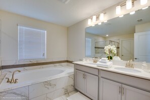 House, 5 Bedrooms | Bathroom