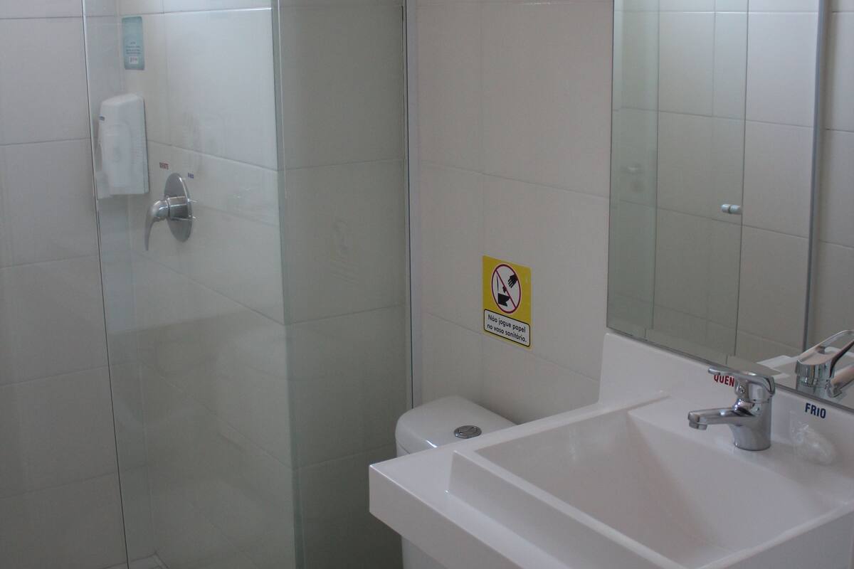 shower, free toiletries, towels