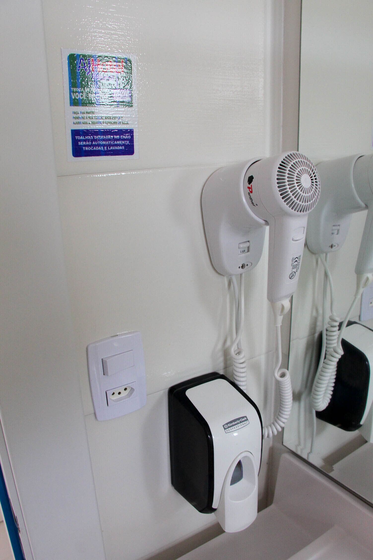 shower, free toiletries, towels