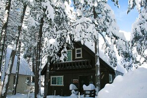 Front of property - Woody's Retreat (South Lake Tahoe)