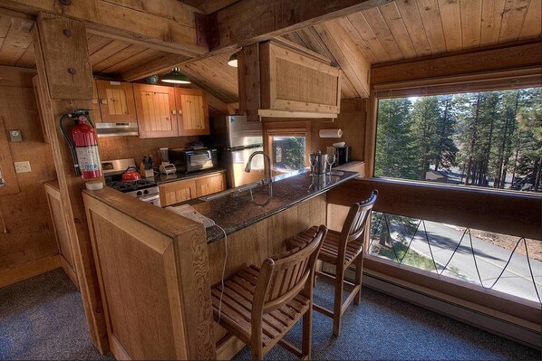 ハウス ベッド (複数台) プライベートプール プールビュー | 客室内のダイニングエリア